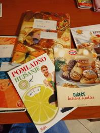 Podarim revije in zvezke z recepti