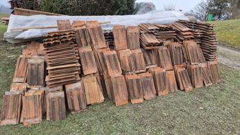 Podarim glineno strešno kritino