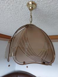 Podarim lestenec in stensko svetilko