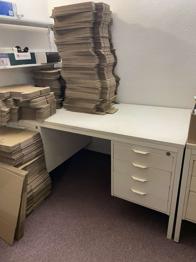 DVE PISALNI MIZI s predali