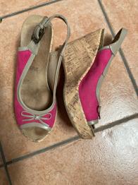 Podarim ženske sandale s platformo