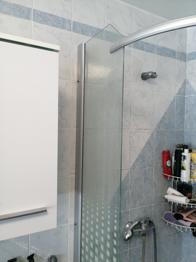 Steklena stena ruš kabine.