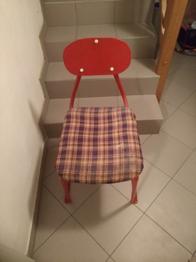 Stol, rdeč, oblazinjen, kovina/les