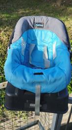 Podarim otroški avto sedež 